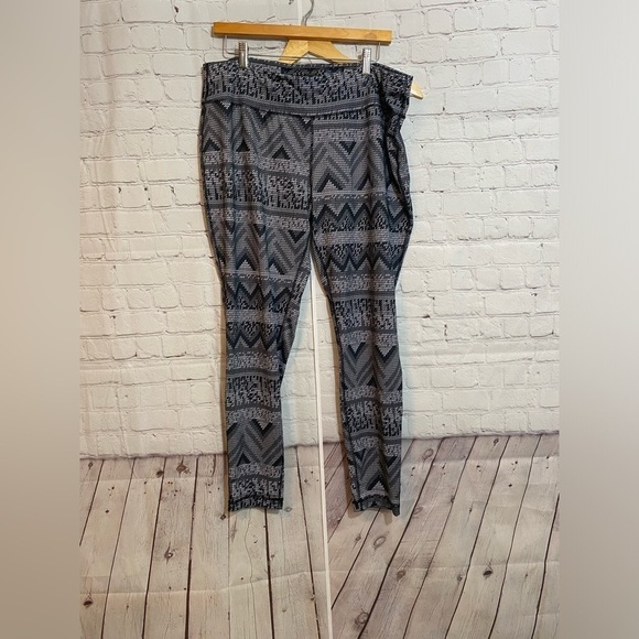 Danskin Now Black And Gray Drawstring Waist Leggings Womens Size XLarge (16-18) - Picture 1 of 3
